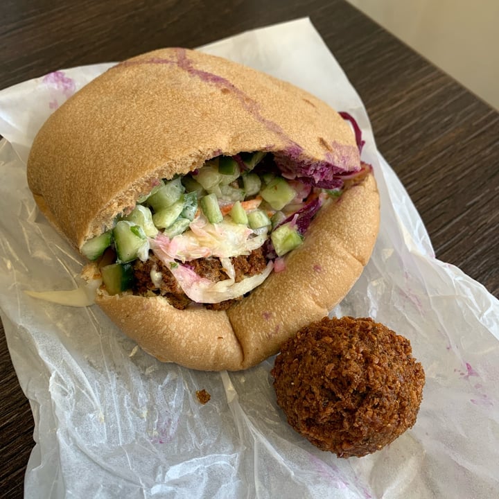 Garbanzos Falafel & Hummus Bar United Kingdom Falafel Pita Review