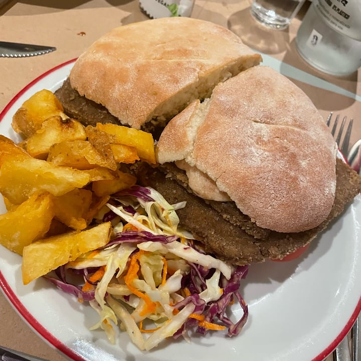 photo of Gordo Vegano sandwich de milanesa especial shared by @coltabra on  01 Mar 2023 - review