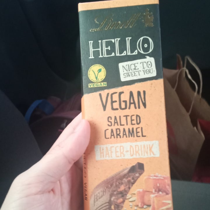 photo of Lindt chocolate vegano caramelo salgado shared by @brucefie on  16 Jan 2023 - review