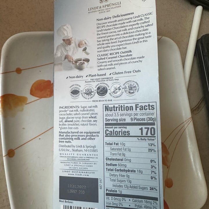 photo of Lindt Lindt Classic Recipe Oat Milk Salted Caramel Bar shared by @arjun04 on  04 Jan 2023 - review