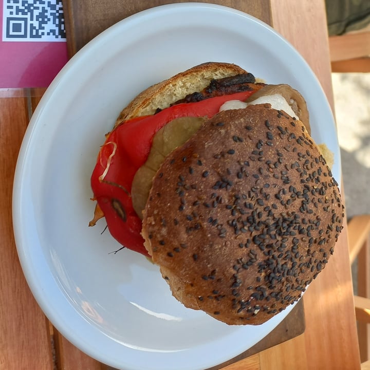 photo of Oso Blanco café de especialidad hamburguesa veggie monster shared by @lucasdg on  11 Jan 2023 - review