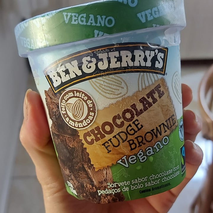 photo of Ben & Jerry's Chocolate Fudge Brownie Vegano shared by @yarabastos on  16 Mar 2023 - review