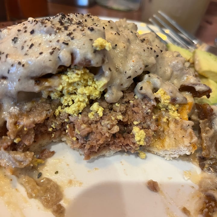 photo of Rooster Vegan Slinger with sausage gravy & tofu scramble shared by @vegancheese on  16 Jan 2023 - review