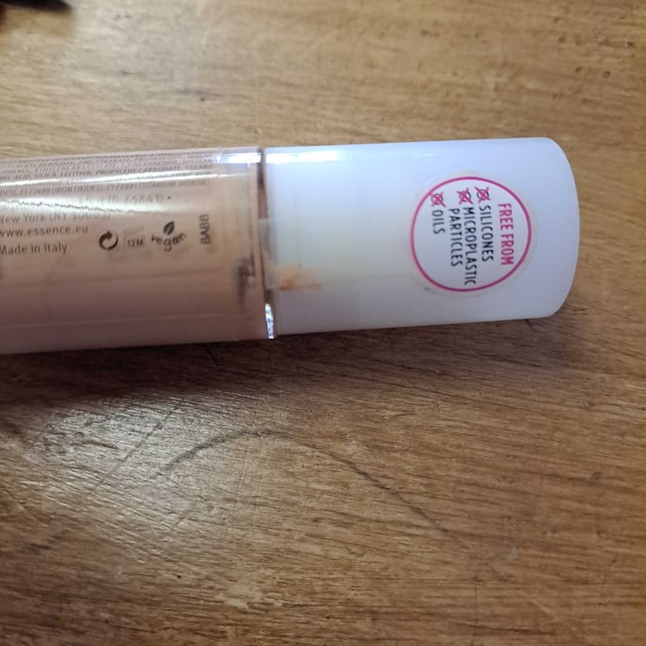 photo of Essence  stay all day 16h Long-lasting Foundation 15 Sotf Creme shared by @ilariapetri on  07 Mar 2023 - review