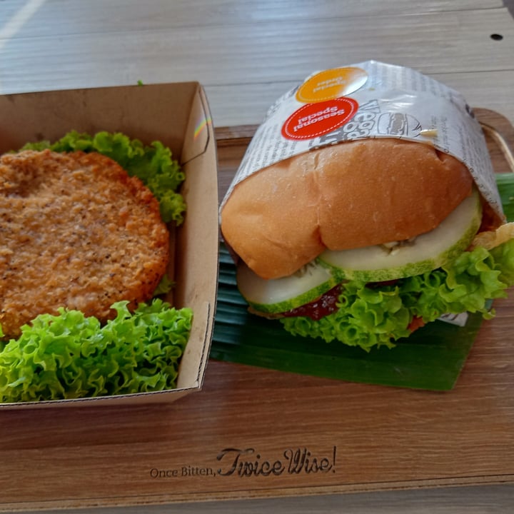 photo of VeganBurg Singapore Rasa Sayang Burger shared by @veganspicegirl on  11 Jun 2023 - review