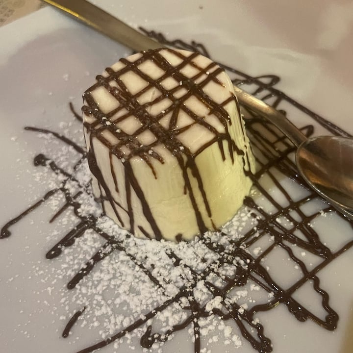 photo of ArVolo Ristorante Pizzeria Panna Cotta Vegan shared by @loveg on  18 May 2023 - review