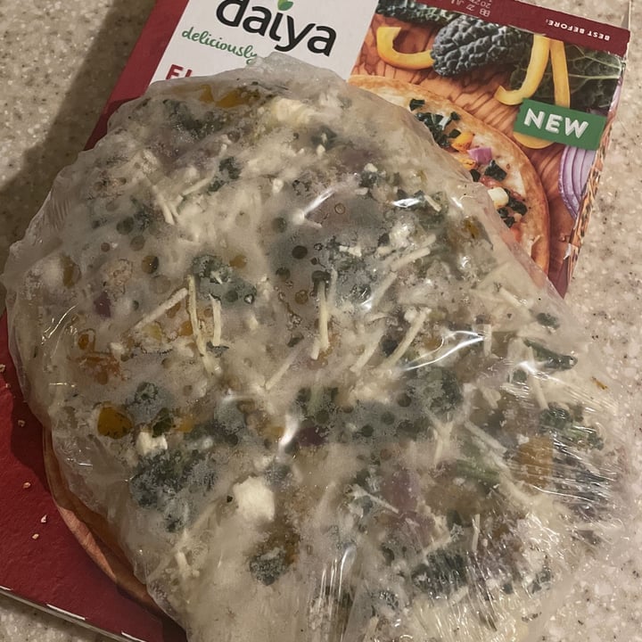 photo of Daiya Flatbread Meatless Italian Sausage Style Crumbles, Roasted Pepper & Kale shared by @veganads on  28 Jul 2023 - review