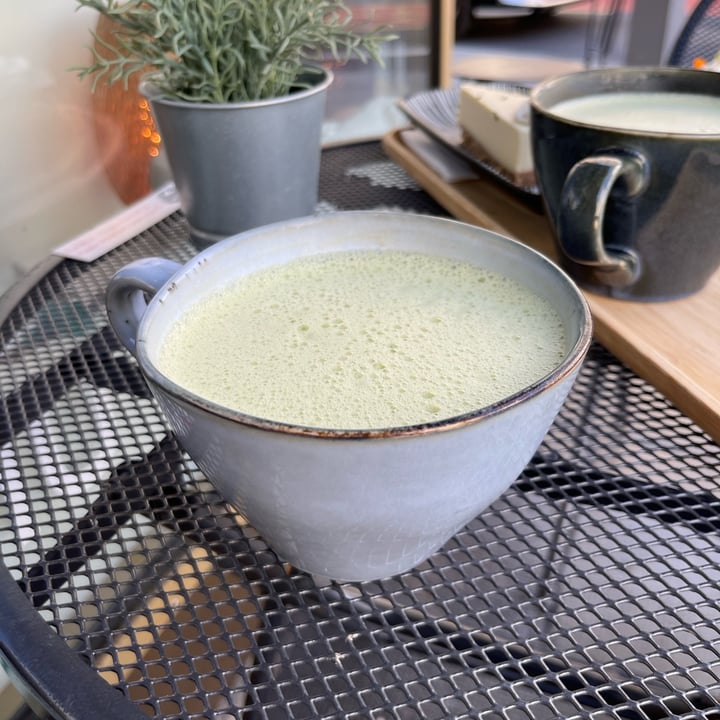 Alive Eaux-Vives, Genève, Switzerland Matcha Latte Review | abillion