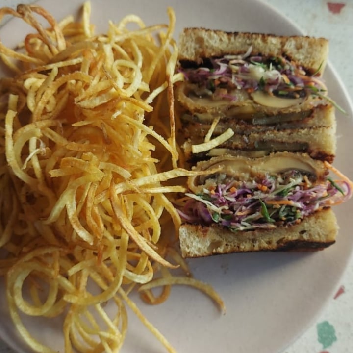 photo of RAÍZ PLANT MOOD katsu sandwich shared by @nahomarts on  08 May 2023 - review