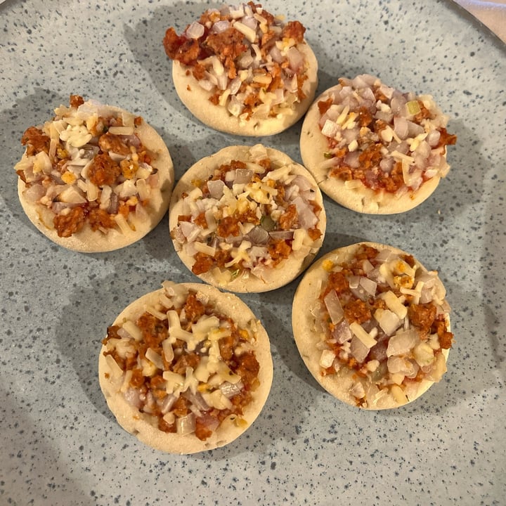 photo of Vemondo Vegan Mini Pizzas Bolognese Style shared by @ameriamber on  03 Jan 2023 - review