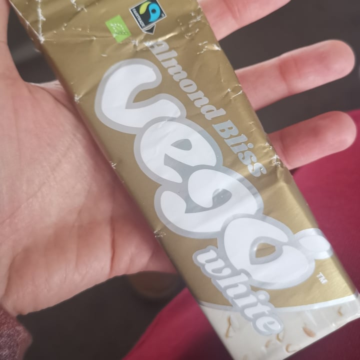 photo of Vego Almond bliss white chocolate shared by @mviana on  28 Jan 2023 - review