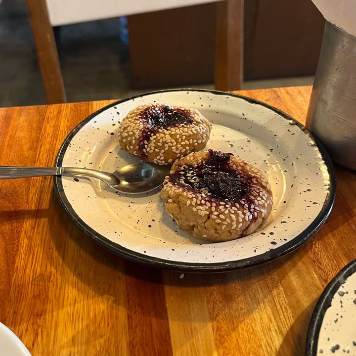 photo of Kali Plant Based pepas integrales de frutos rojos shared by @nagavegan on  29 Jul 2023 - review