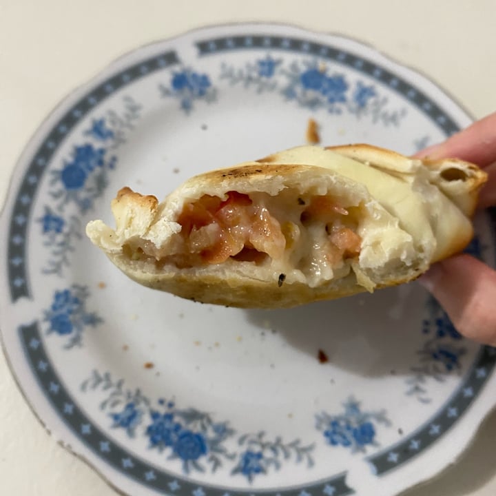 photo of Lontano Pizza Empanada Caprese shared by @mazulck on  16 May 2023 - review
