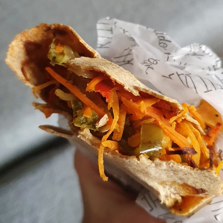 photo of The Healthy Kitchen Wrap de vegetales y muzzalmendras shared by @amoronada on  08 Jun 2023 - review