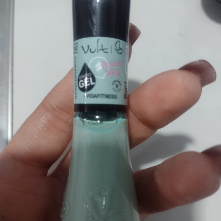 photo of vult esmalte efeito gel shared by @thacarv on  28 Jan 2023 - review