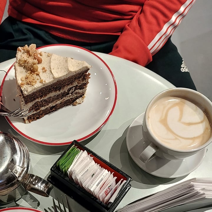 photo of Gordo Vegano Carrot cake shared by @meluwu on  18 Jun 2023 - review