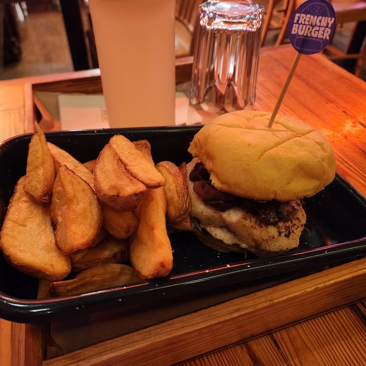 photo of Hierbabuena Le frenchy burger shared by @flormendi on  31 May 2023 - review