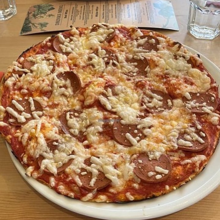 photo of Sora Lella Vegan Roman Restaurant Pepperoni Pizza shared by @cheapsoybean on  14 Aug 2023 - review