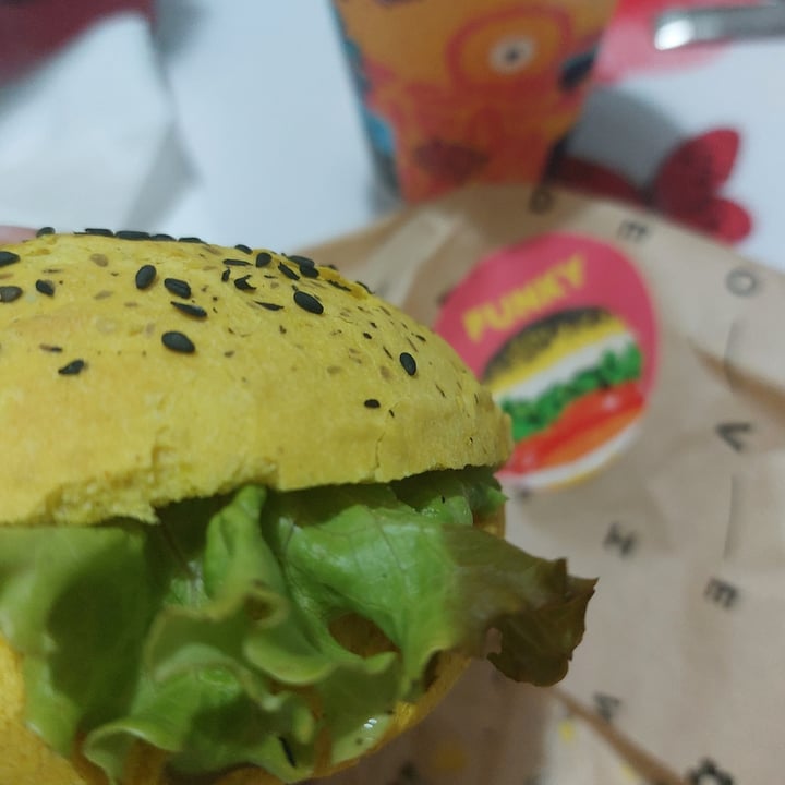 photo of Flower Burger Roma Funky Cecio shared by @eliliz on  03 Jun 2023 - review