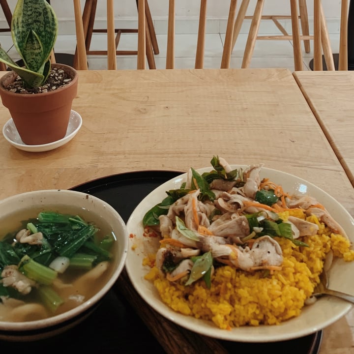 photo of Nâu Nâu Mushroom Salad & Yellow Rice shared by @veganlinda on  09 Mar 2023 - review