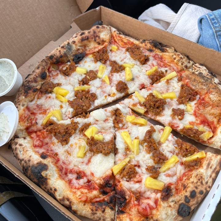 photo of Floralia Cheese, Sausage, and Pineapple Pizza shared by @alohaanimalsanctuary on  22 Mar 2023 - review