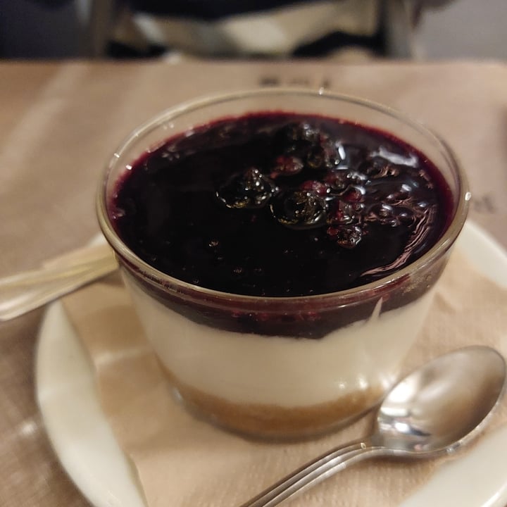 photo of Rifugio Romano Cheesecake alla fragola shared by @lauzab on  05 May 2023 - review