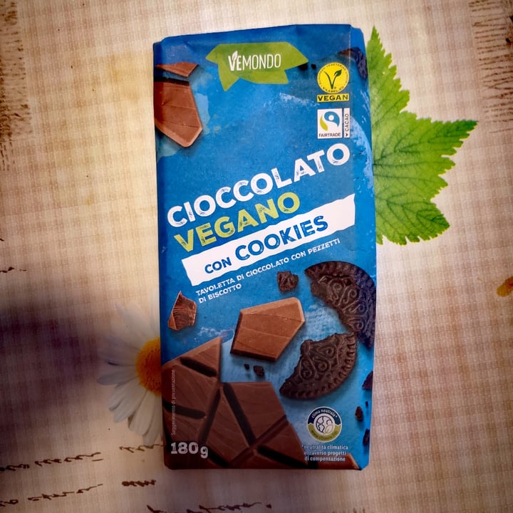 photo of Vemondo Cioccolato vegano con cookies shared by @dippy on  08 Jan 2023 - review