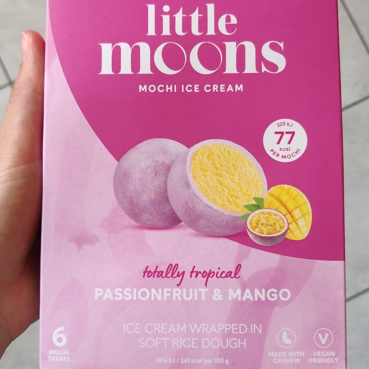 photo of Little Moons Passionfruit and Mango Mochi shared by @lerbaccia on  29 Jul 2023 - review