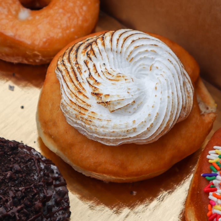 photo of Vegan Treats, Inc. Lemon meringue donut shared by @lizmaselli on  02 Jun 2023 - review