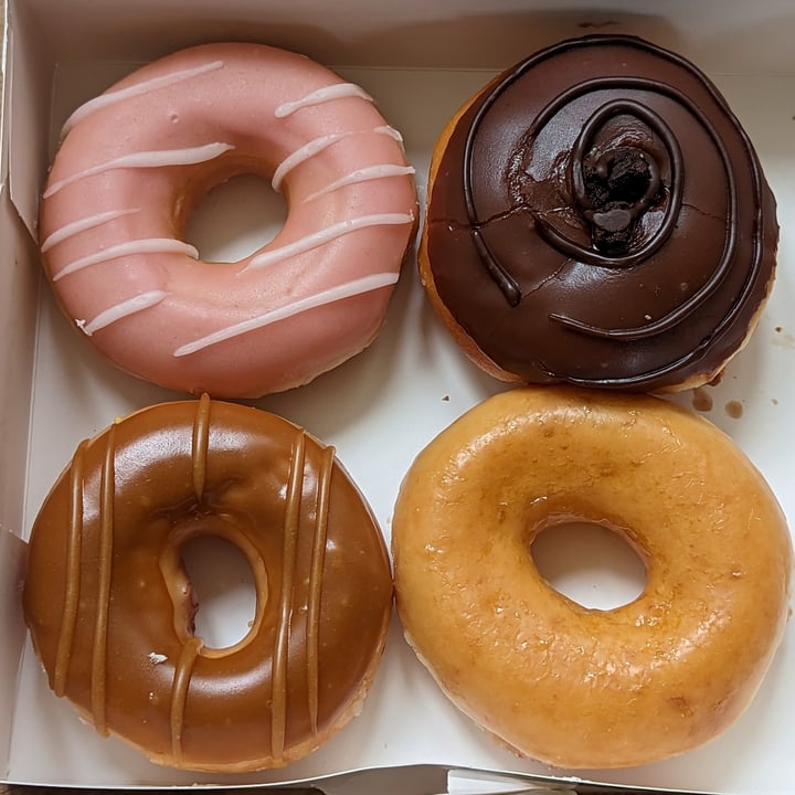 photo of Krispy Kreme A Selection Of Vegan Iced Rings & Vegan Fudge Brownie Bliss shared by @jondread on  04 Mar 2023 - review