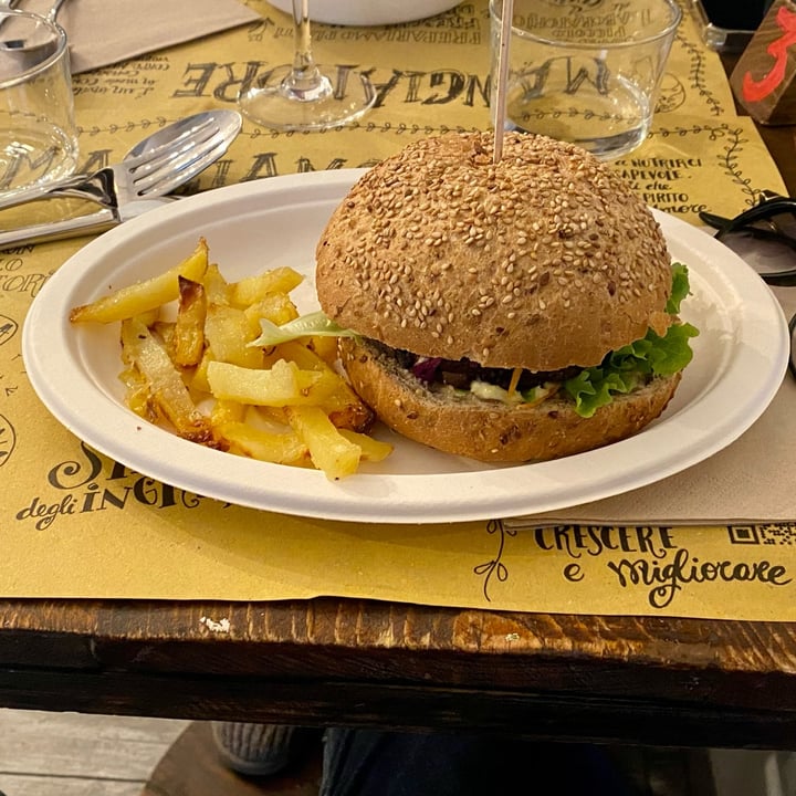 photo of Mangiamore Burger Mangiamore shared by @marylea on  18 Feb 2023 - review