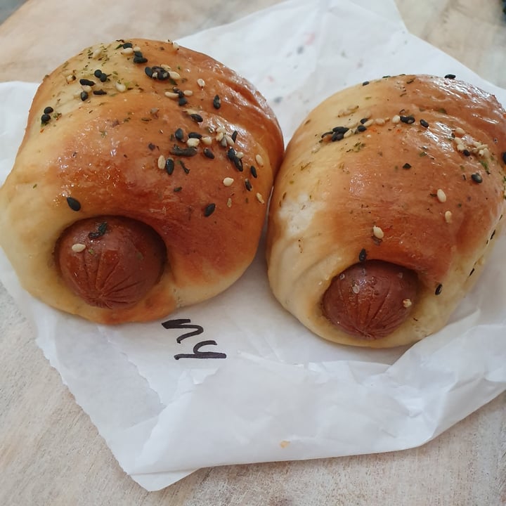 photo of Mama Dut Hot Dogg Mylk Bun shared by @anistavrou on  22 Feb 2023 - review