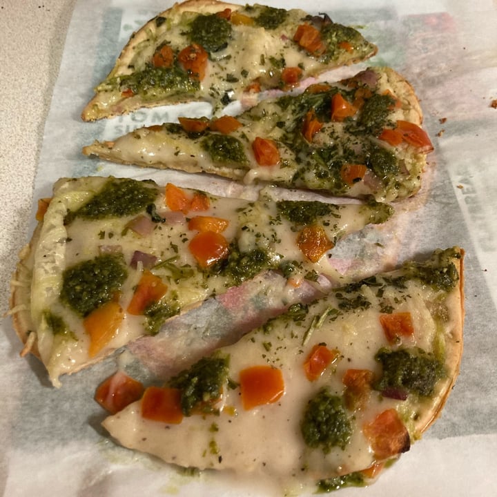 photo of Daiya Flatbread tomato, sunflower seed pesto & arugula shared by @cosmicgoddess on  23 Jan 2023 - review