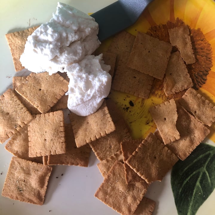 photo of Real Food From The Ground Up Cauliflower Crackers Sea Salt shared by @bandita on  03 Apr 2023 - review