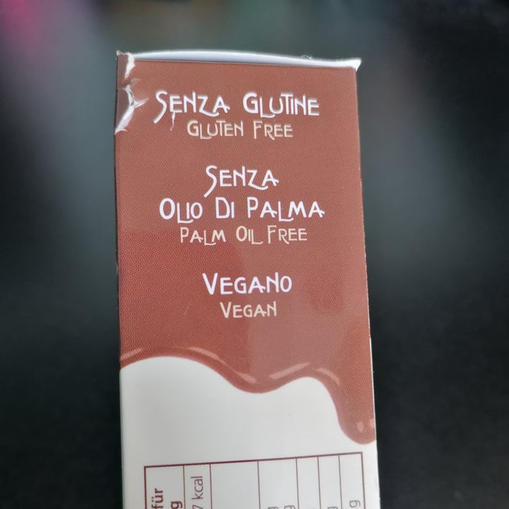 photo of La Fabbrica di Cioccolato Leone Gianduioso gianduiotto cremoso shared by @flowersallround on  21 Apr 2023 - review
