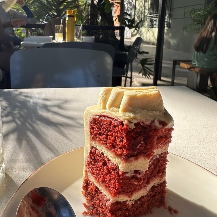 photo of Let it V - Delivery & Take Away Bizcocho Red Velvet shared by @juliaarena on  09 Jun 2023 - review