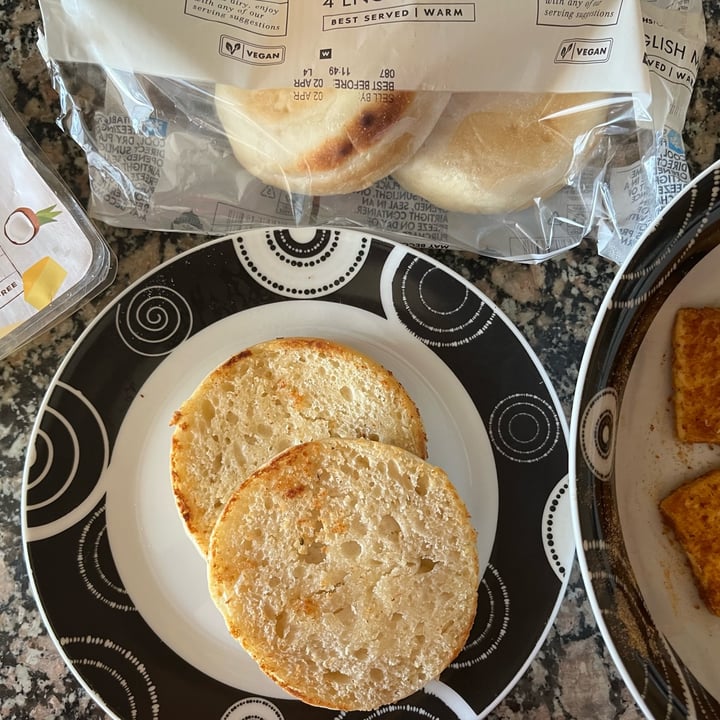 photo of Woolworths English muffins shared by @mienamoo on  05 Apr 2023 - review