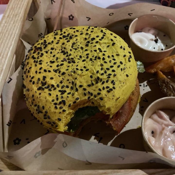 photo of Flower Burger Spicy Cecio shared by @laraaleo on  11 Mar 2023 - review