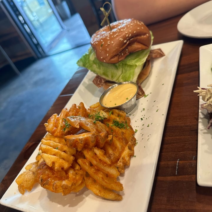 photo of O’cado Restaurant o’cado burger shared by @merylg4v on  28 May 2023 - review