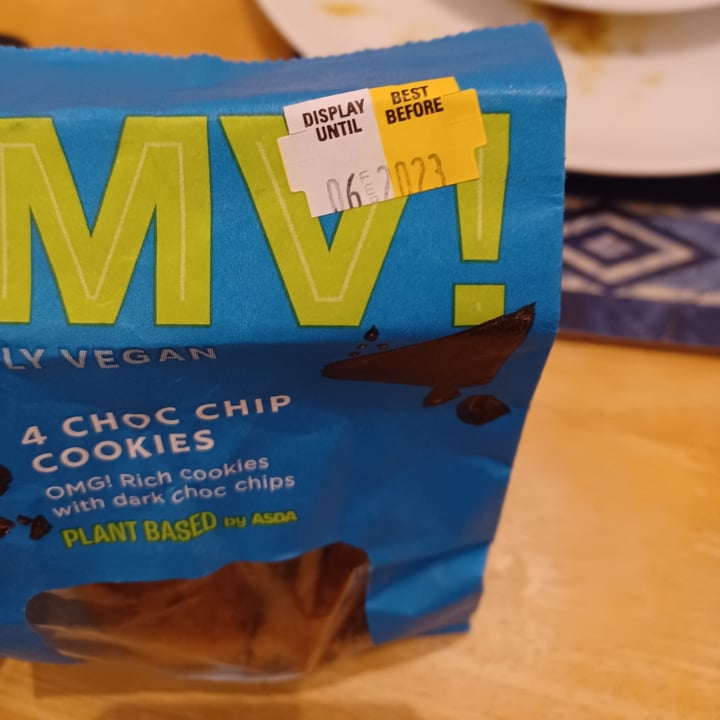 photo of OMV! choc chip cookies shared by @veganema on  07 Feb 2023 - review