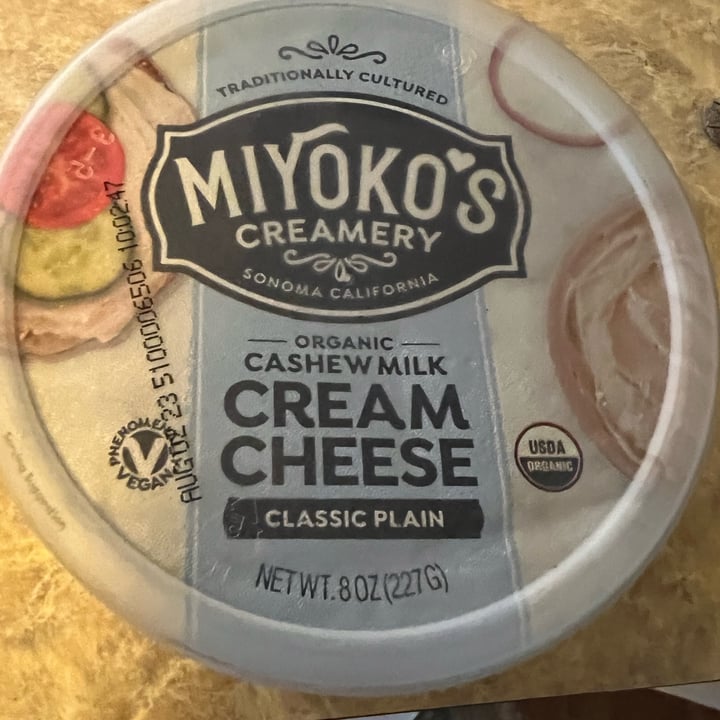 photo of Miyoko's Creamery Cashew Milk Cream Cheese shared by @allycat38 on  17 Jun 2023 - review