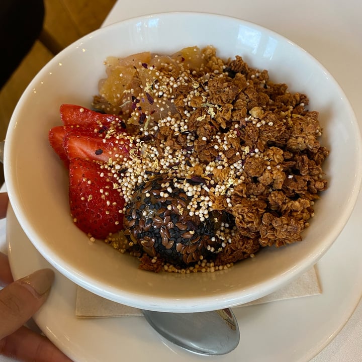 photo of Flow Specialty Coffee Bar & Bistro Oatmeal shared by @juliprisma on  08 Jun 2023 - review