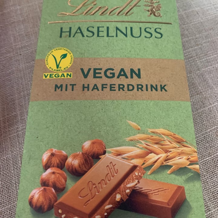 photo of Lindt hello vegan Cioccolato Al Latte E Nocciole shared by @bibianca on  24 Mar 2023 - review