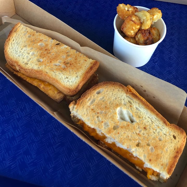 photo of Disney's Hollywood Studios Plant-based Toasted Cheddar Sandwich shared by @elsieram on  04 Jun 2023 - review