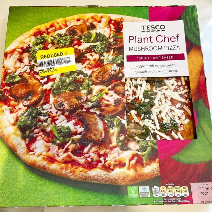 photo of Tesco Plant chef mushroom pizza shared by @plantbasedprincess18 on  05 Jan 2023 - review