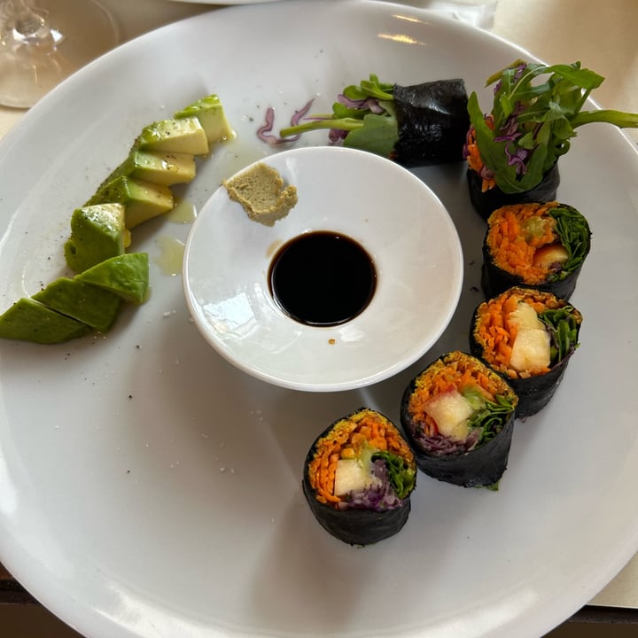 photo of Écru Sushi roll, 7 pezzi, con tagliata di Avocado shared by @nathlena19 on  15 Jun 2023 - review