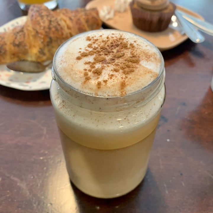 photo of Dulcamara Vegan Bakery & Bistrot Cinnamon Latte shared by @friedat on  21 Dec 2022 - review