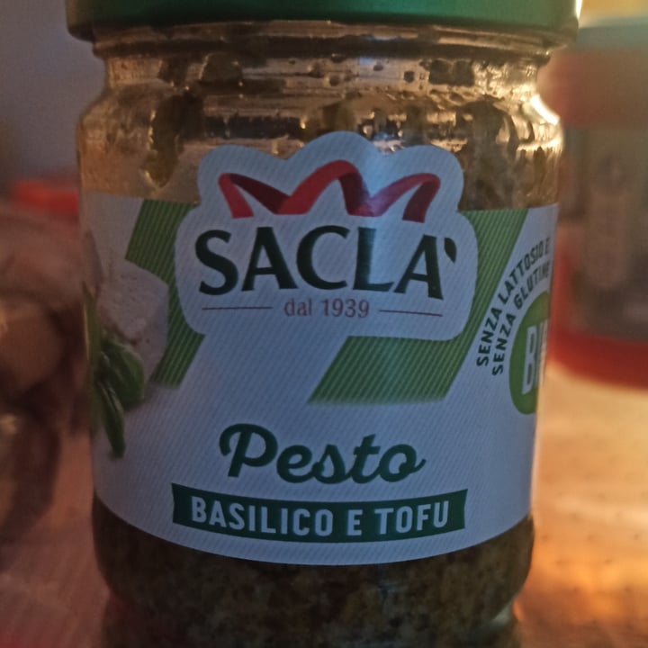 photo of Sacla' Pesto alla genovese con tofu shared by @veganfoodcorner on  02 Jan 2023 - review