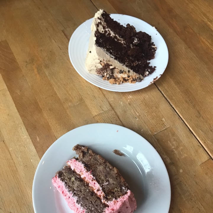 photo of Rosetta's Kitchen Chocolate peanut butter cake shared by @lilyycaroline on  03 Jun 2023 - review