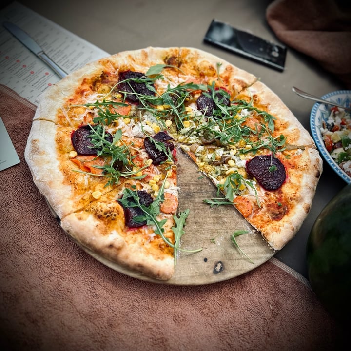 photo of Palmilla Bali Beach Club Roasted Beet Pizza shared by @randall on  21 Jun 2023 - review